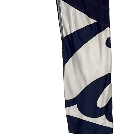 Under Armour HeatGear Fitted Pocket on Side Size S - Picture 2 of 8